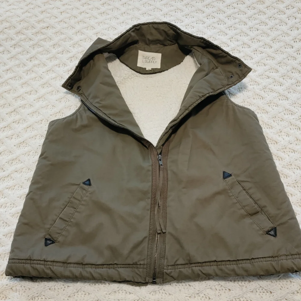 Thread & Supply Women's Full Zip Sherpa Lined Collared Vest Olive Green Size L - Picture 10 of 14
